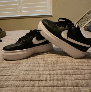 Womens Nike court vision low 7.5
